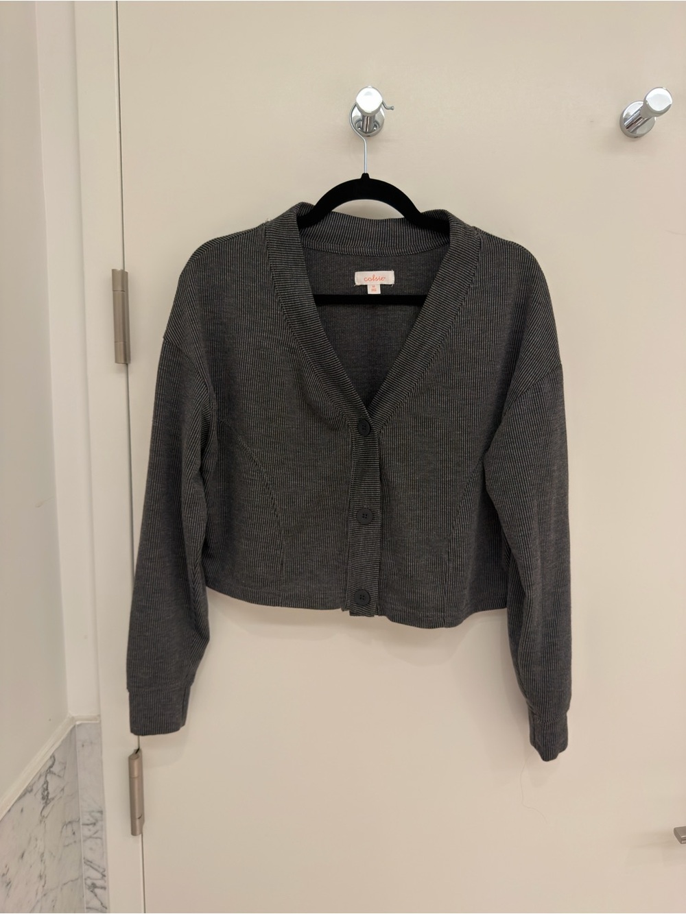 Colsie Dark Gray Cropped Button-Front Cardigan